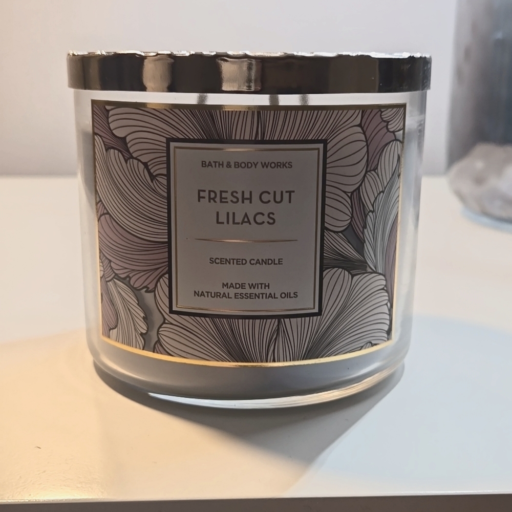 Bath & Body Works Fresh Cut Lilacs Candle